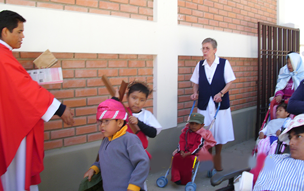 Los niños de la Casa de Cochabamba celebran la Semana Santa