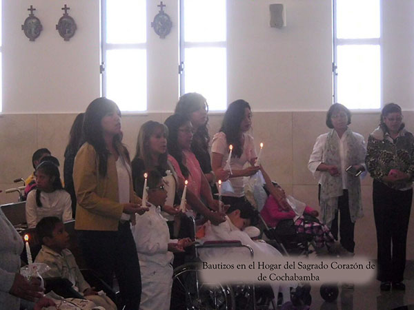 Bautizo de diez de los niños acogidos en la Casa de Cochabamba